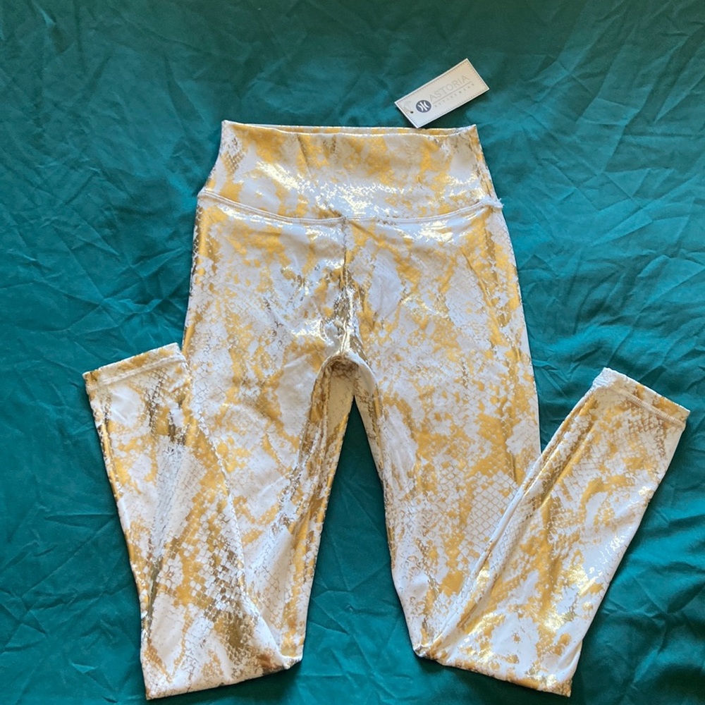 Astoria scrunch butt leggings